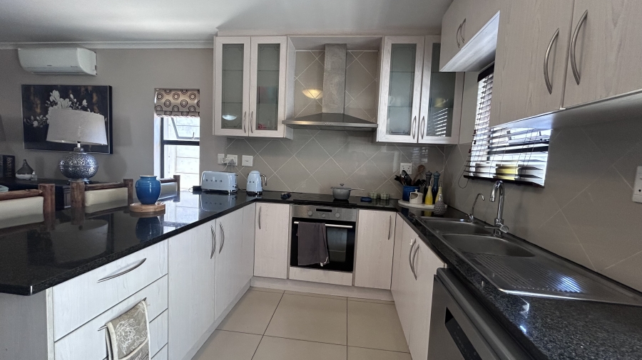 3 Bedroom Property for Sale in Parklands North Western Cape